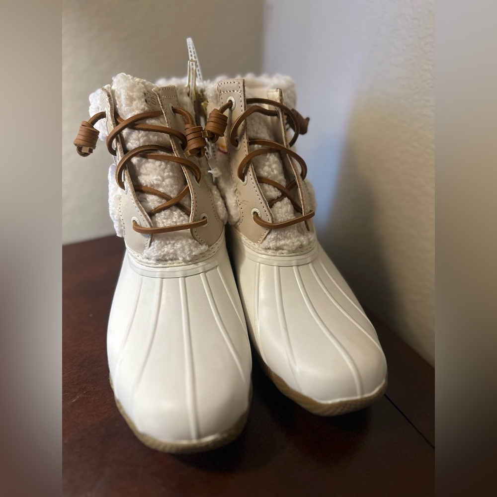 Sperry Cream Winter Boots with Fur Lining